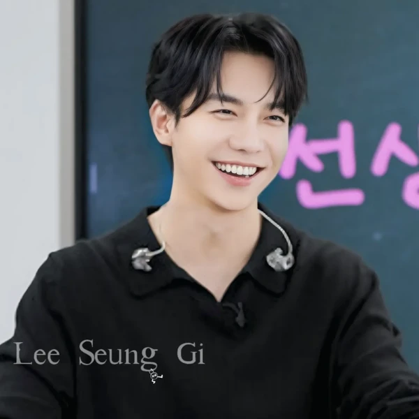Foto populer Lee Seunggi yang penuh cinta dari penggemar