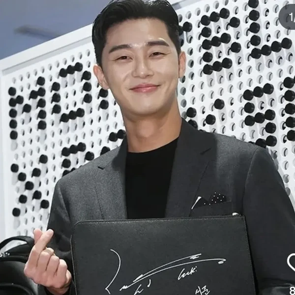 Representative photo of Park Seojoon showing their charm