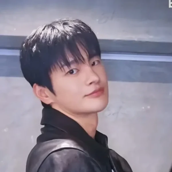 The most loved look of Seo Inguk today
