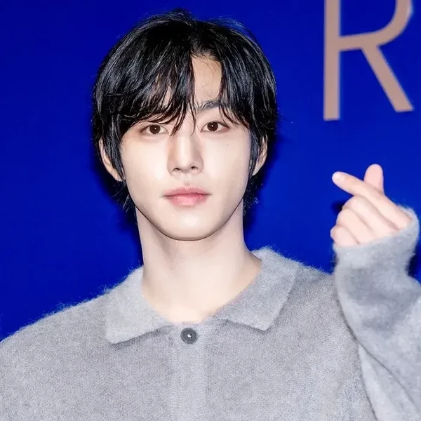 Popular photo full of fans’ love for Ahn Hyoseop