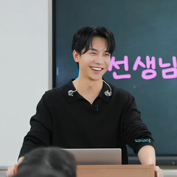 Foto populer Lee Seunggi yang penuh cinta dari penggemar