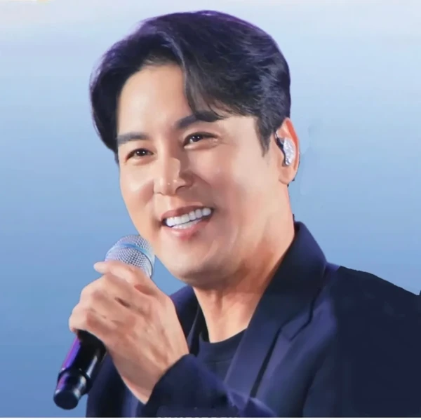 Foto populer Jang Minho yang penuh cinta dari penggemar