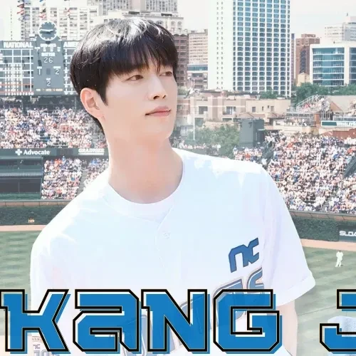 Popular photo full of fans’ love for Seo Kangjun