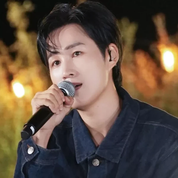 Foto populer Kim Heejae yang penuh cinta dari penggemar