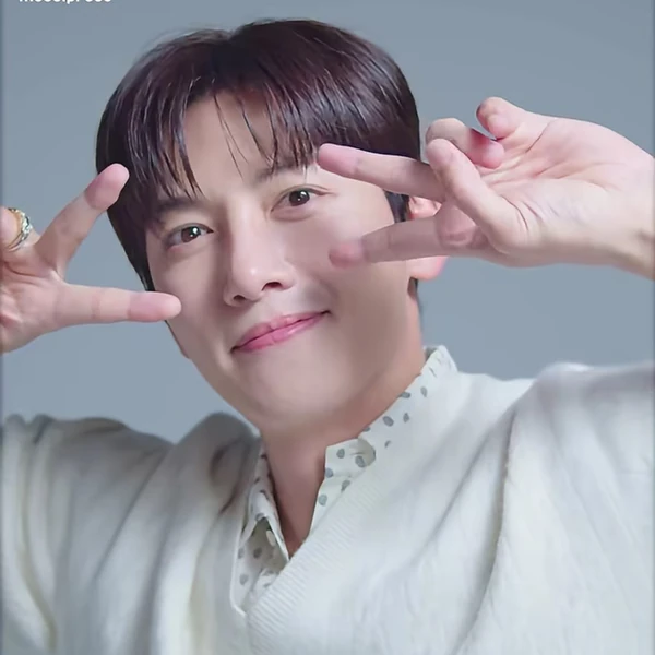 Popular photo full of fans’ love for Ji Changwook
