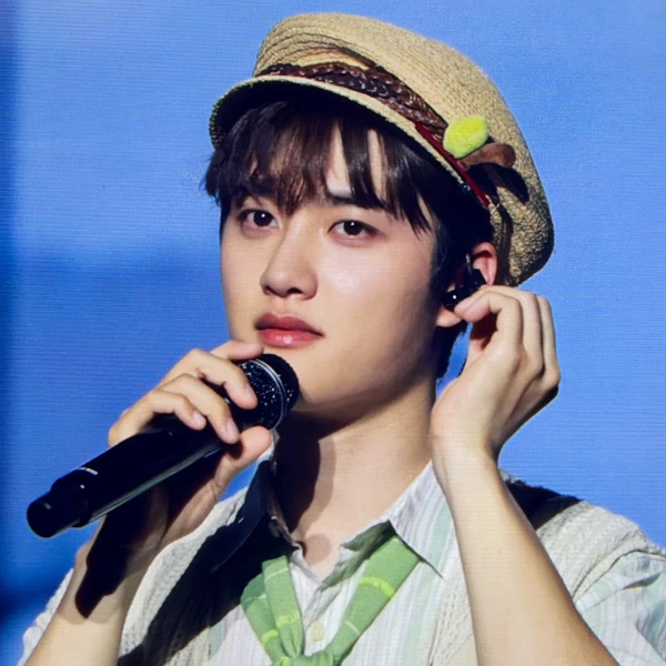 Foto populer Doh Kyungsoo (D.O.) yang penuh cinta dari penggemar