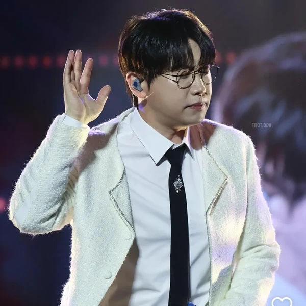 Foto populer Chungil yang penuh cinta dari penggemar
