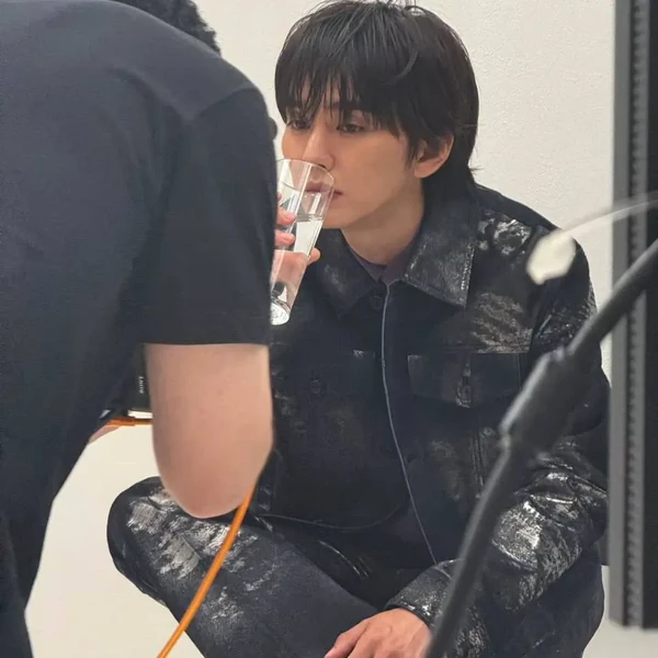 Popular photo full of fans’ love for Yoo Seungho