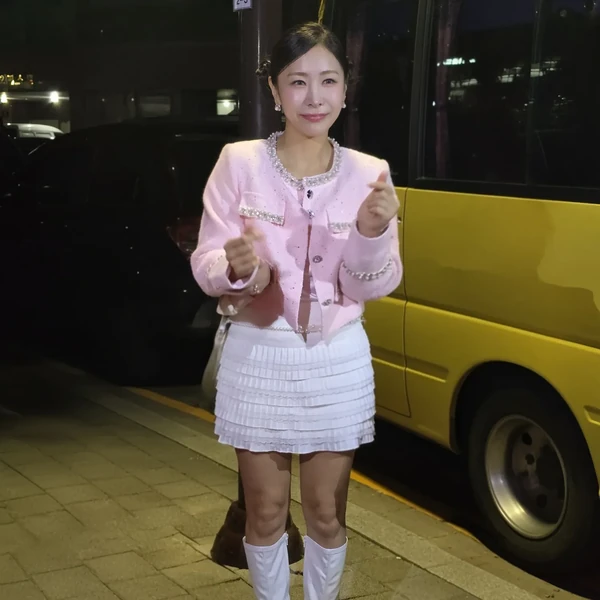 Popular photo full of fans’ love for Huh Chanmi