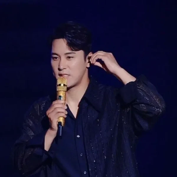 Foto populer Jang Minho yang penuh cinta dari penggemar