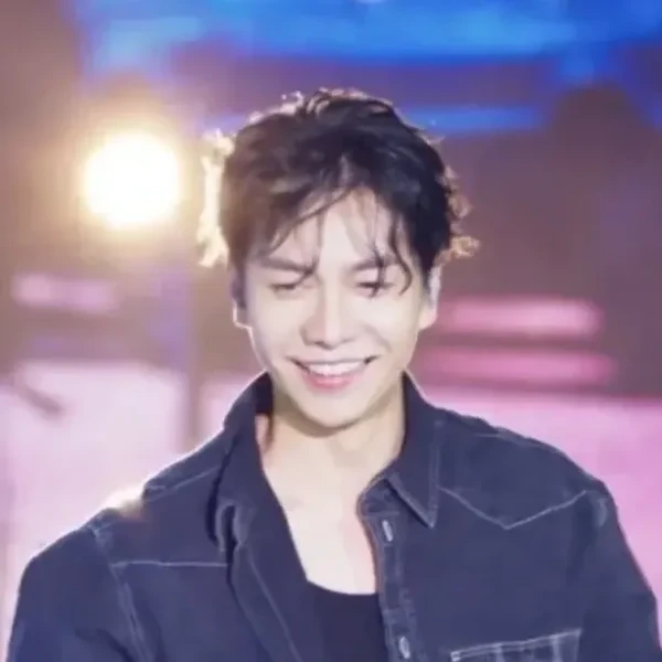 Penampilan Lee Seunggi yang paling disukai hari ini