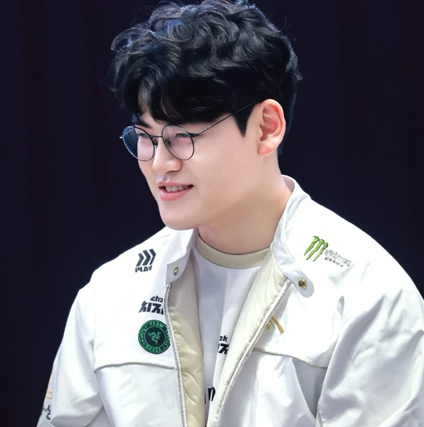 No.1 banner post of Gumayusi created by top fandom