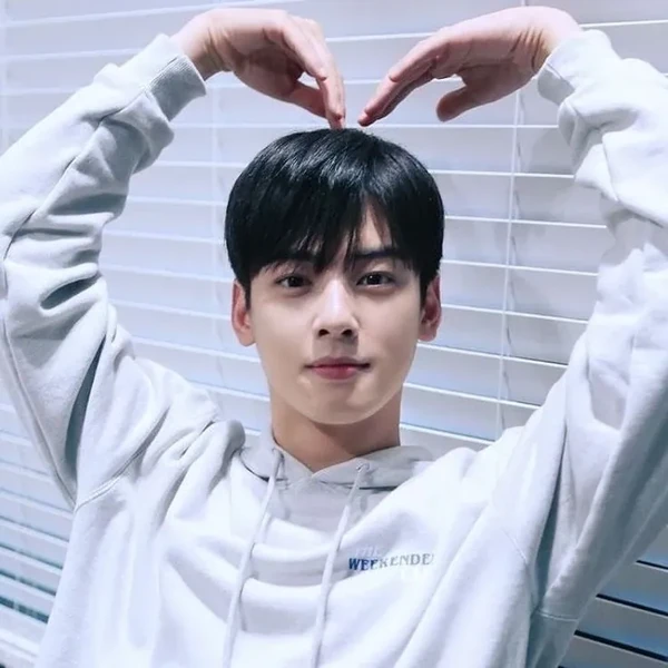 The most loved look of Cha Eunwoo today