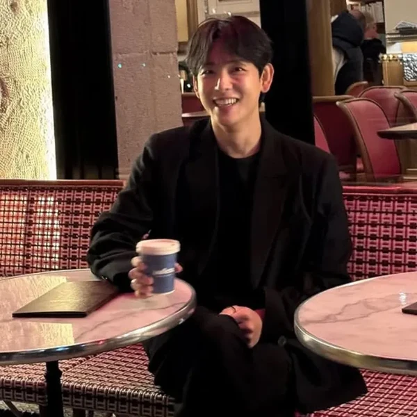 Foto populer Yim Siwan yang penuh cinta dari penggemar