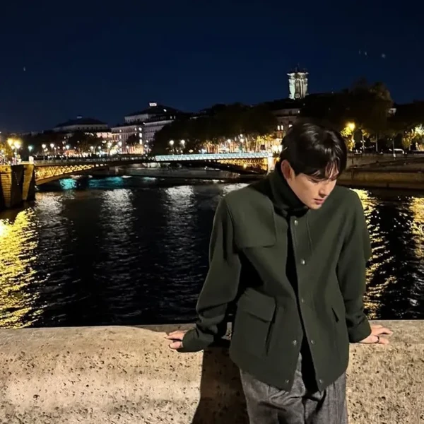 Foto populer Yim Siwan yang penuh cinta dari penggemar