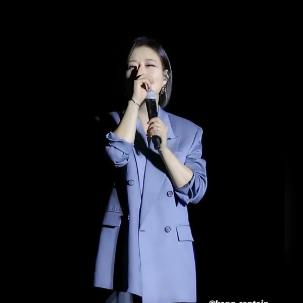 Popular photo full of fans’ love for Jang Yoonjeong