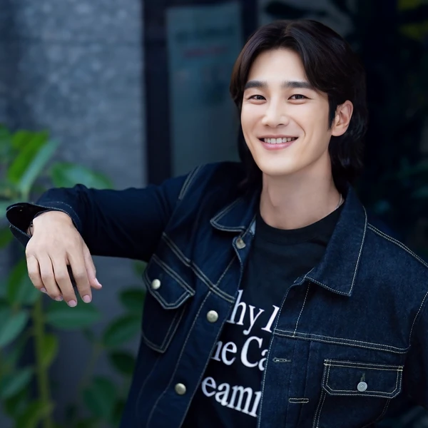 The most loved look of Ahn Bohyun today