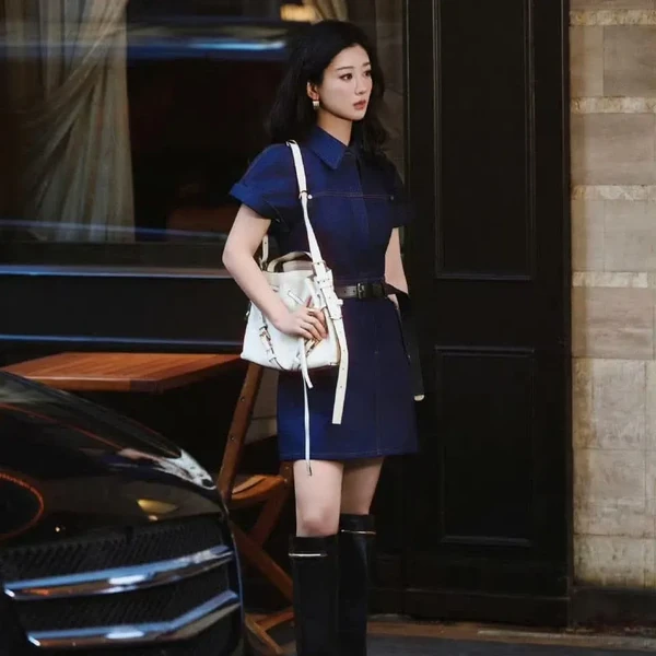 Popular photo full of fans’ love for Yang Zi