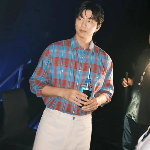 Popular photo full of fans’ love for Gong Yoo