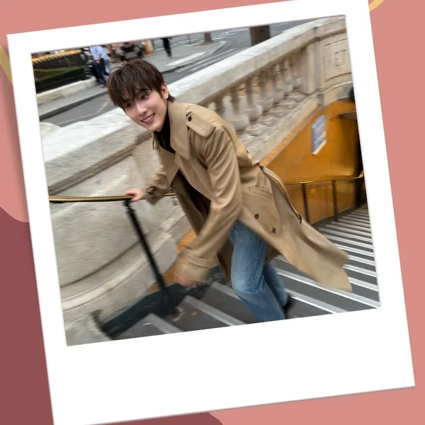 Popular photo full of fans’ love for Book Kasidet Plookphol