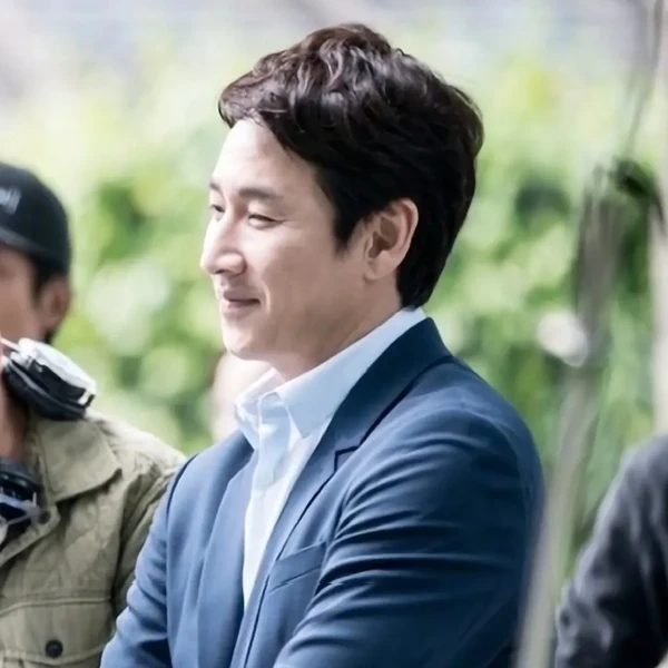 The most loved look of Lee Sunkyun today