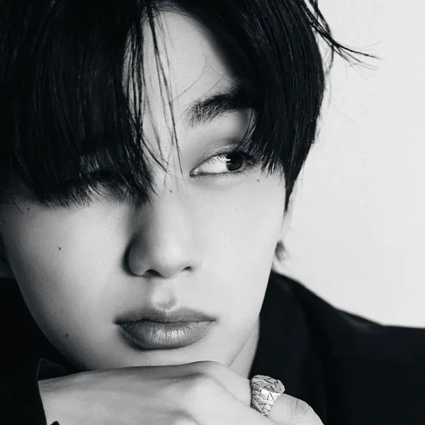 Popular photo full of fans’ love for Yoo Seungho