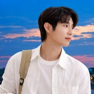 Popular photo full of fans’ love for Son Taejin