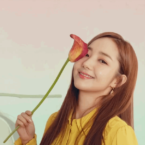 Popular photo full of fans’ love for Park Minyoung