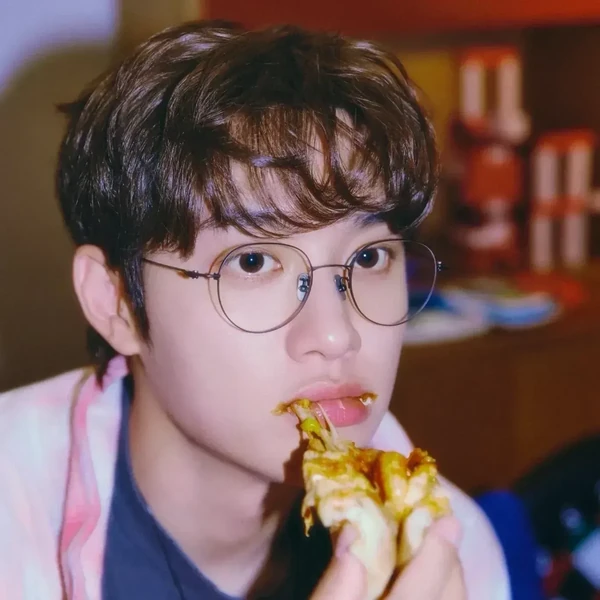Penampilan Doh Kyungsoo (D.O.) yang paling disukai hari ini