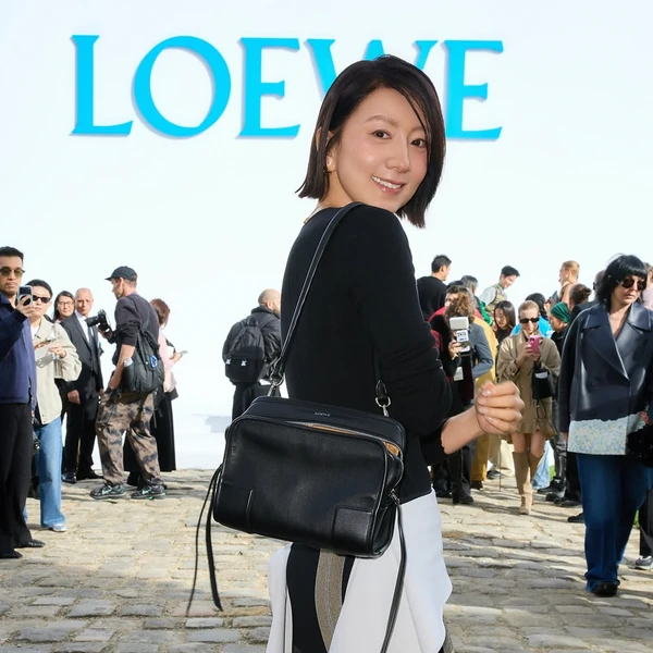 Popular photo full of fans’ love for Kim Heeae