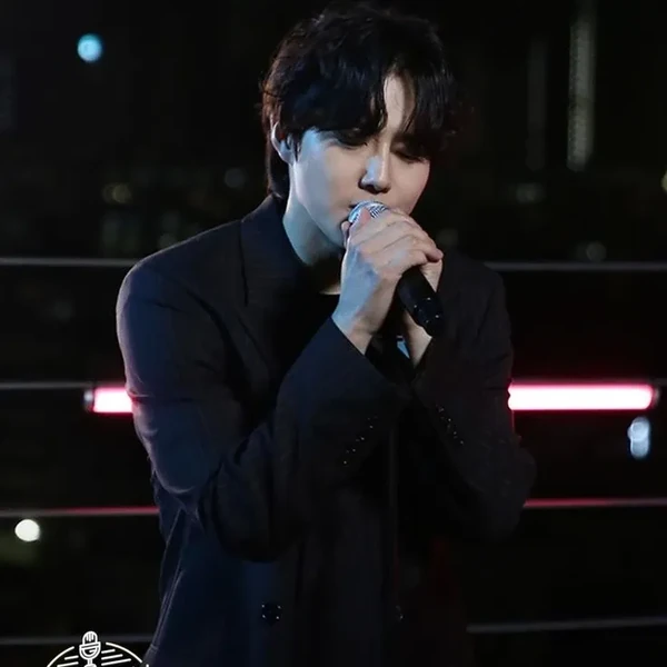 The most loved look of Suho today