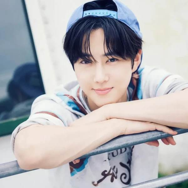 Popular photo full of fans’ love for Suho