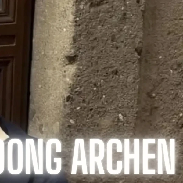 Popular photo full of fans’ love for Joong Archen Aydin
