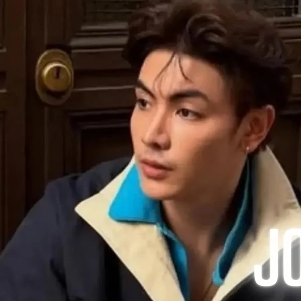 Popular photo full of fans’ love for Joong Archen Aydin