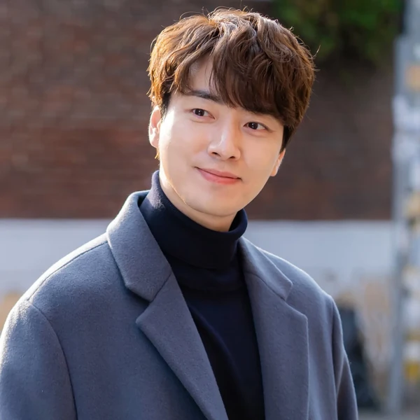 Popular photo full of fans’ love for Lee Joonhyuk