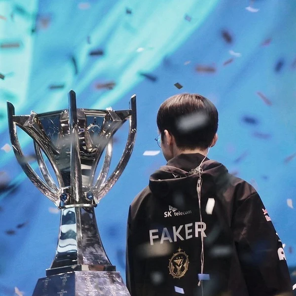 Foto populer Faker yang penuh cinta dari penggemar