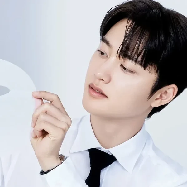 Penampilan Doh Kyungsoo (D.O.) yang paling disukai hari ini