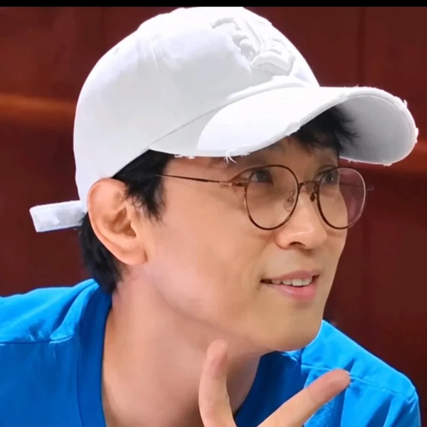 Popular photo full of fans’ love for Bak Changgeun