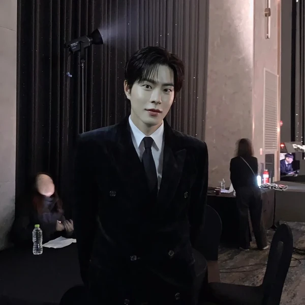 Popular photo full of fans’ love for Hong Jonghyun