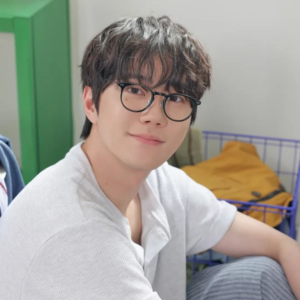 Popular photo full of fans’ love for Lee Junyoung