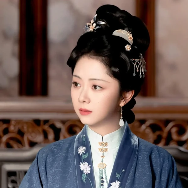 Popular photo full of fans’ love for Tan Song Yun