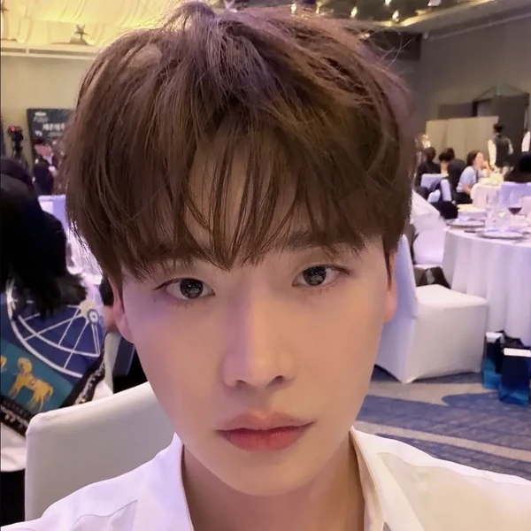 The most loved look of Lee Jongsuk today