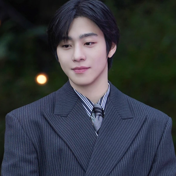 Popular photo full of fans’ love for Ahn Hyoseop