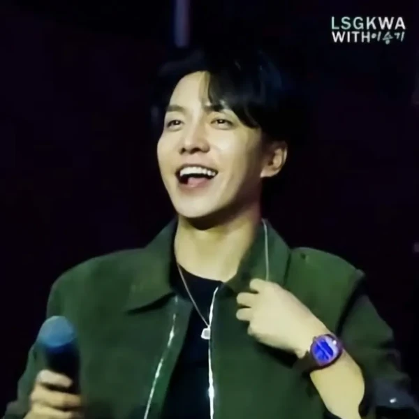 The most loved look of Lee Seunggi today