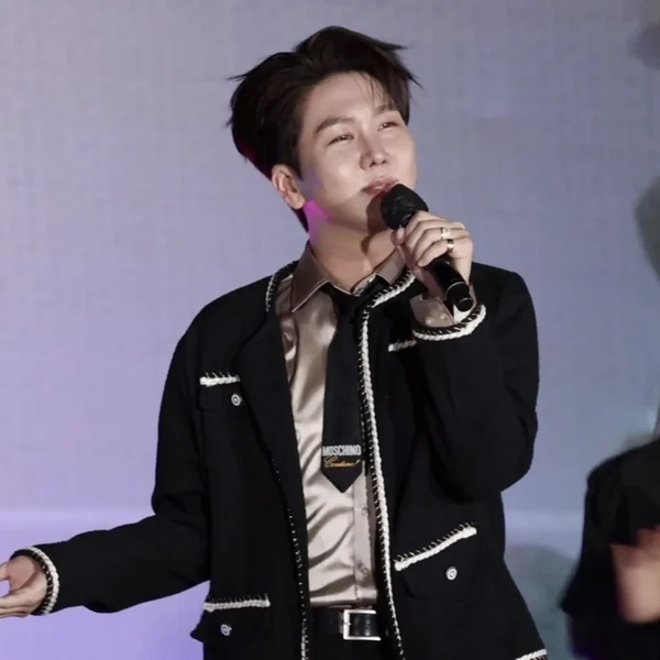 Popular photo full of fans’ love for Kim Soochan