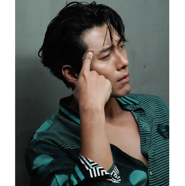 Foto populer Hyun Bin yang penuh cinta dari penggemar