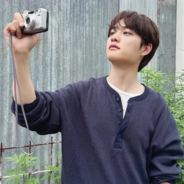Penampilan Doh Kyungsoo (D.O.) yang paling disukai hari ini