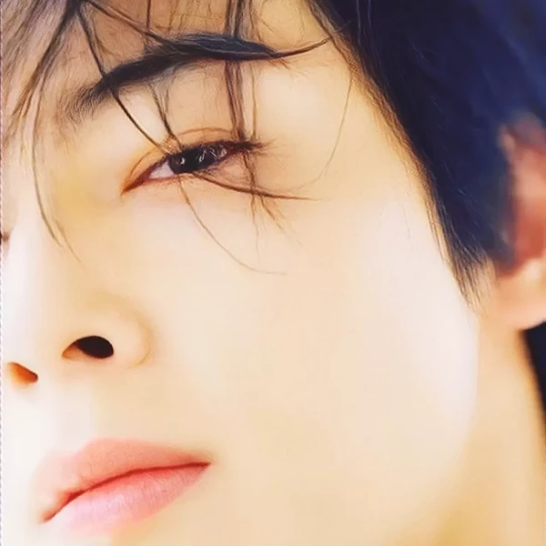 Popular photo full of fans’ love for Cha Eunwoo