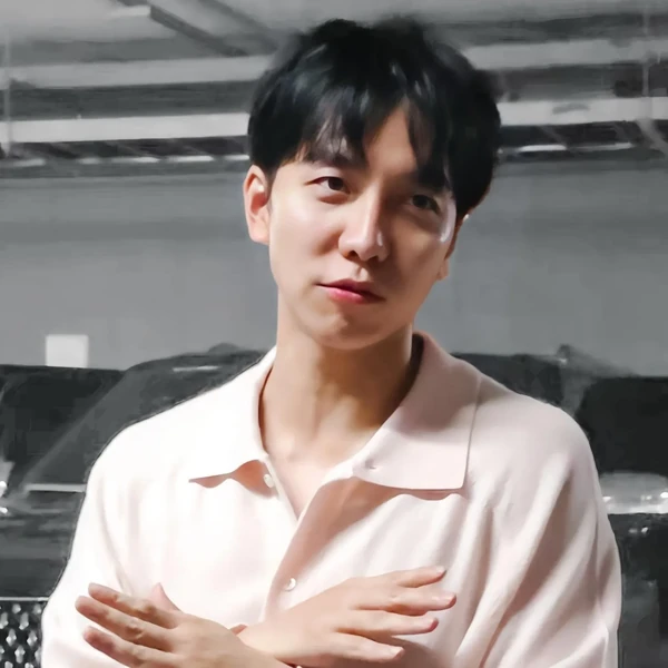 The most loved look of Lee Seunggi today