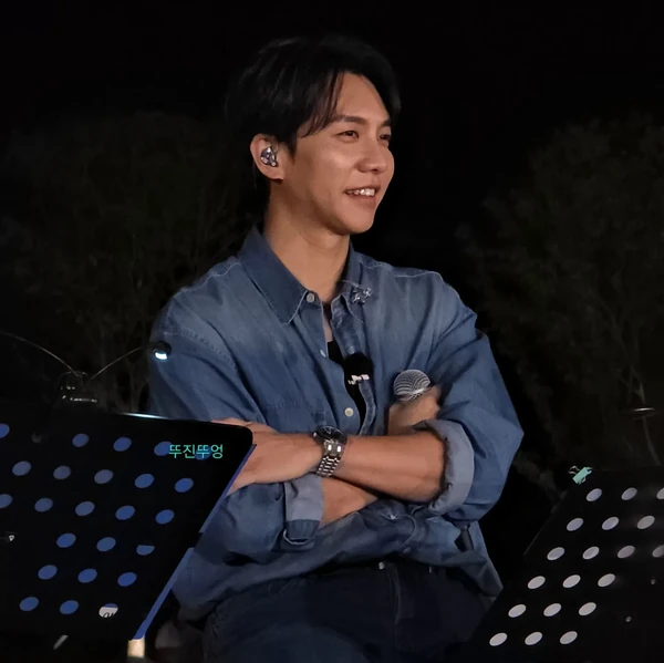 Popular photo full of fans’ love for Lee Seunggi